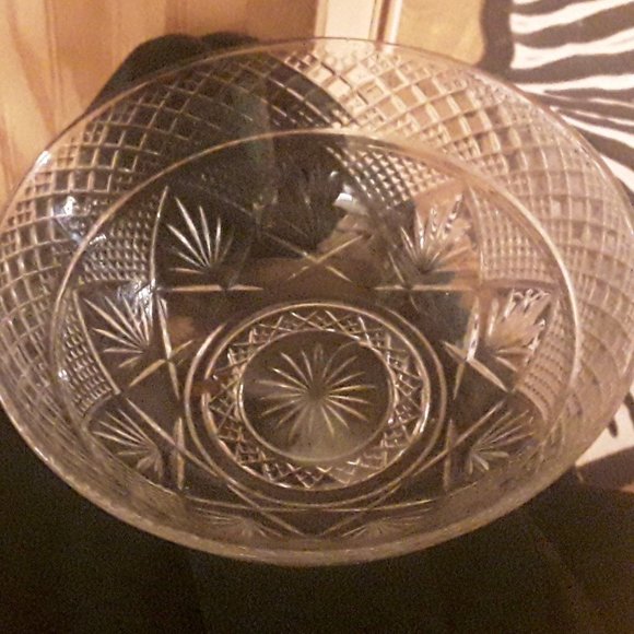 Pressed Glass Salad Bowl...Serving Bowl. - Picture 2 of 2